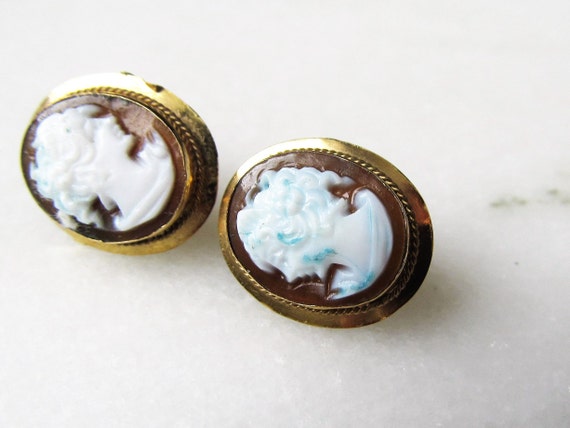 Estate 18K Yellow Gold Cameo Post Earrings - image 2