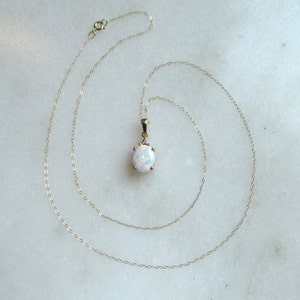 Vintage 10K Yellow Gold Opal & Diamond Gemstone Pendant Necklace ETC7859