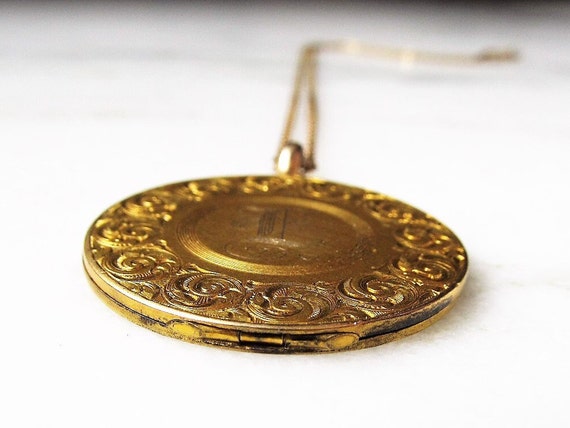Vintage Gold Filled Large Round Photo Locket Mono… - image 4