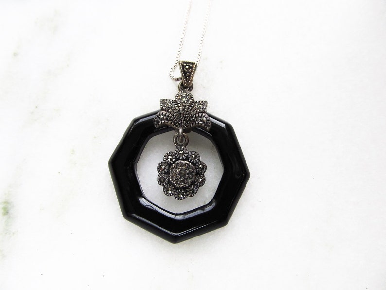 Vintage Sterling Silver Marcasite /& Black Glass Octagonal Pendant Necklace ETC4266