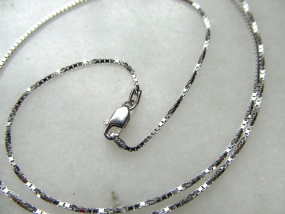 Vintage 10K White Gold 1mm Box Chain Necklace ETC… - image 4