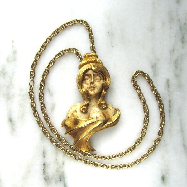 Vintage 1970's Razza Gold Tone Woman Pendant Necklace ETC9495