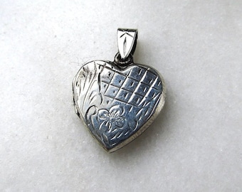 Vintage Sterling Silver Floral Etched Heart Shaped Locket Pendant ETC7305