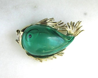 Vintage Green Lucite Jelly Belly Whale Fish Brooch Pin ETC9451