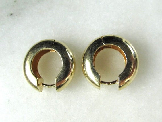 Vintage 14K Yellow Gold Thick Hoop Earrings ETC91… - image 5