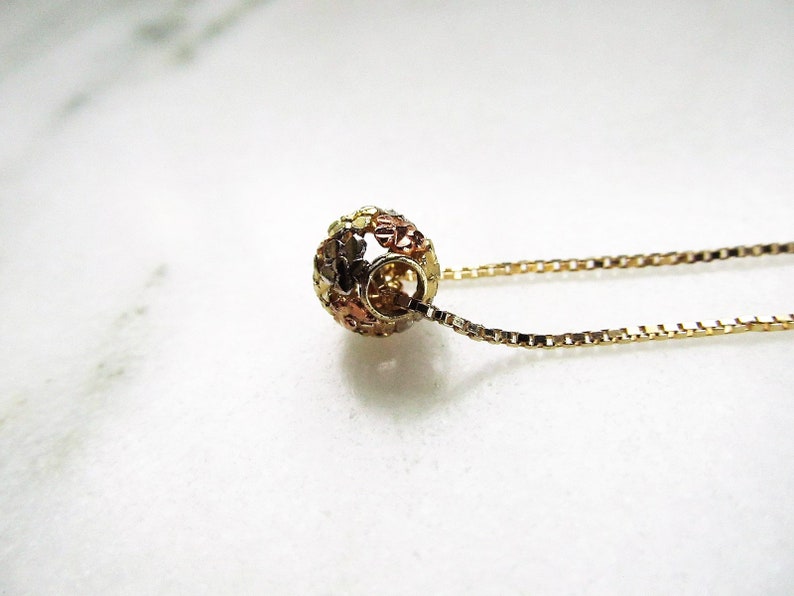Vintage 14K Tri Tone Gold Flower Ball Pendant Necklace ETC4345