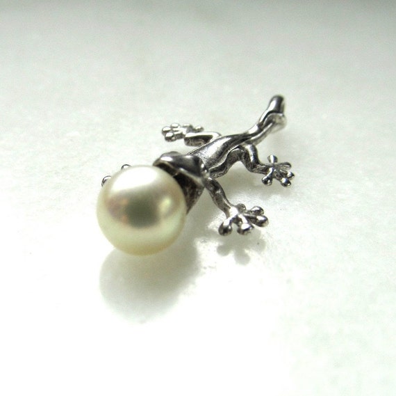Vintage Sterling Silver Lizard with Pearl Pendant… - image 2