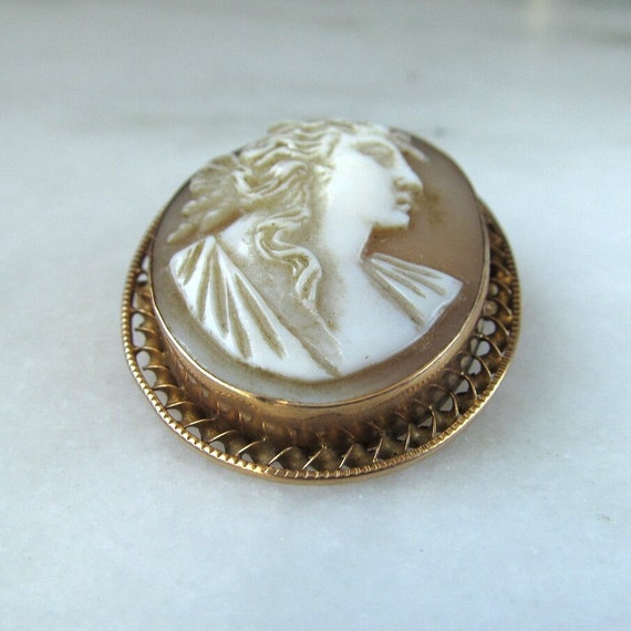 Vintage 10K Gold Carved Shell Cameo Brooch ETC7994 - image 2