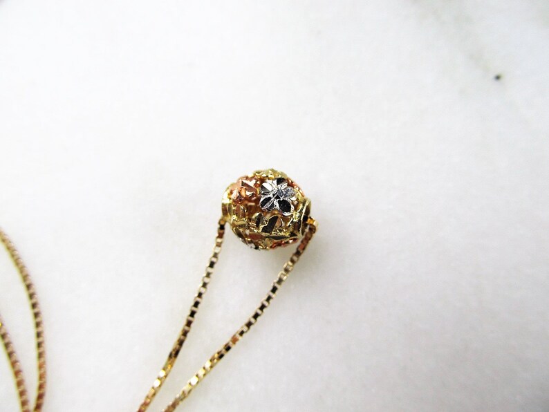 Vintage 14K Tri Tone Gold Flower Ball Pendant Necklace ETC4345