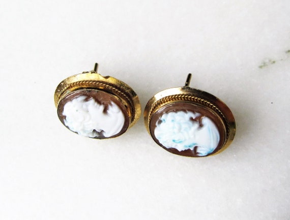 Estate 18K Yellow Gold Cameo Post Earrings - image 4