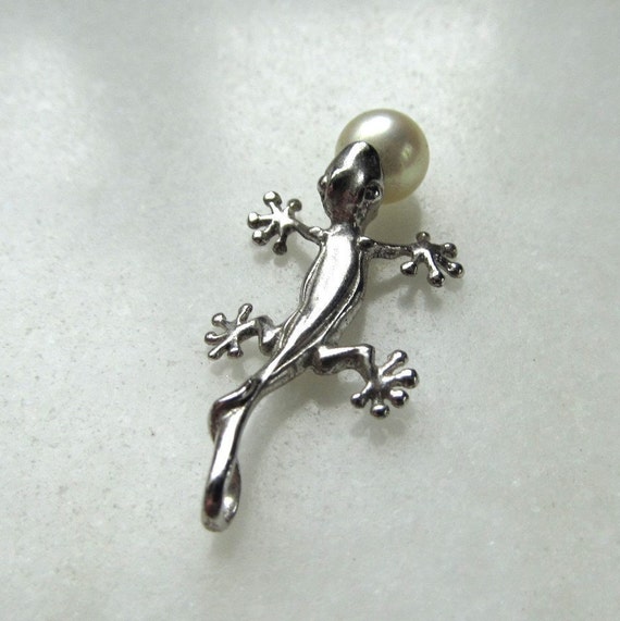 Vintage Sterling Silver Lizard with Pearl Pendant… - image 4