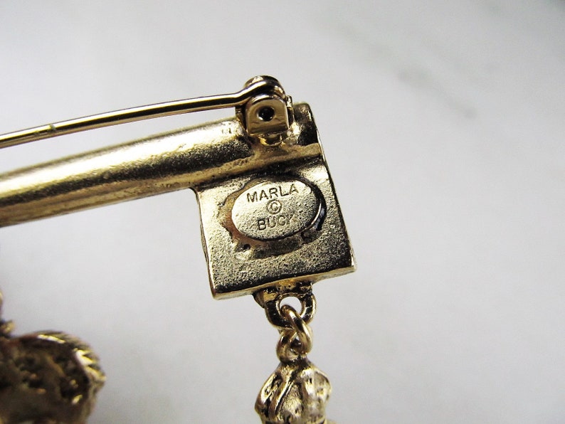 Vintage Marla Buck Signed Golden Key Charm Brooch ETC5146