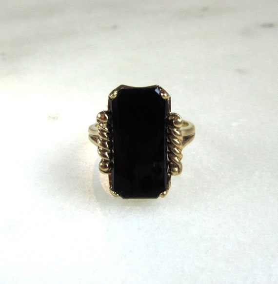 Vintage 10K Yellow Gold Ladies Onyx Ring ETC8219 - image 1