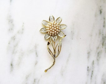 Estate Coro Signed Faux Pearl Large Flower Brooch Gold Tone ETC2302