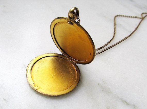 Vintage Gold Filled Large Round Photo Locket Mono… - image 8