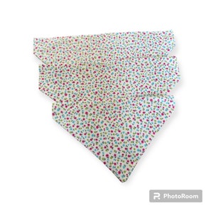 White Floral Dog Bandana / Bandana Slide On  Cute Dog Neckerchief / XS, Small, Medium, Large / Gift for Dog / Puppy Bandana / Cute Pet Scarf