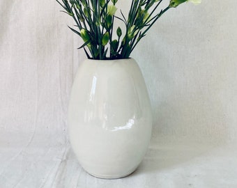 Handmade Ceramic vase, vessel, pottery, Glazed, Wheel thrown Pottery, Fait a la main avec Amour, modern vase