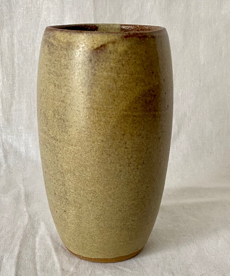 Glazed Wheel thrown Pottery pottery modern vase Fait a la main avec Amour Handmade Ceramic vase vessel