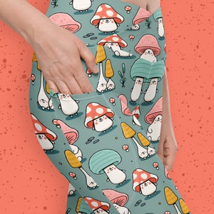 Leggings Kawaii Mushroom con bolsillos para teléfono y cintura alta cruzada - Boho Pastels