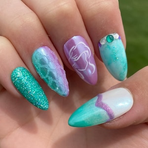 10 Stunning Mermaid Nail Art Designs  BeautyBigBang