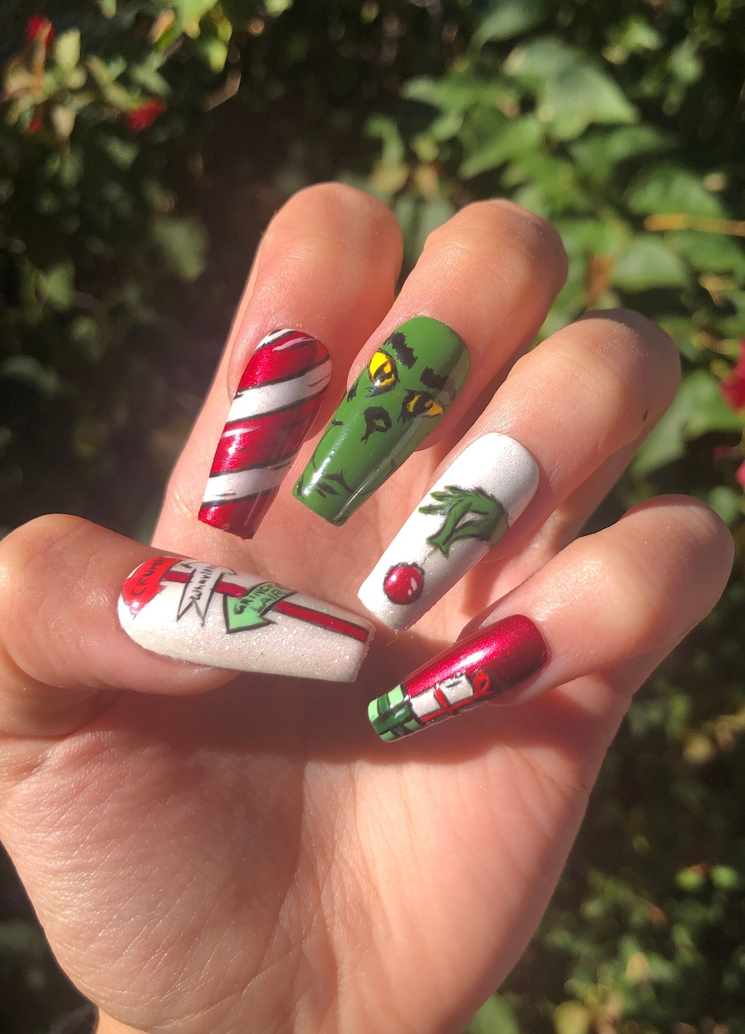 The Grinch Christmas Reusable Press on Nails