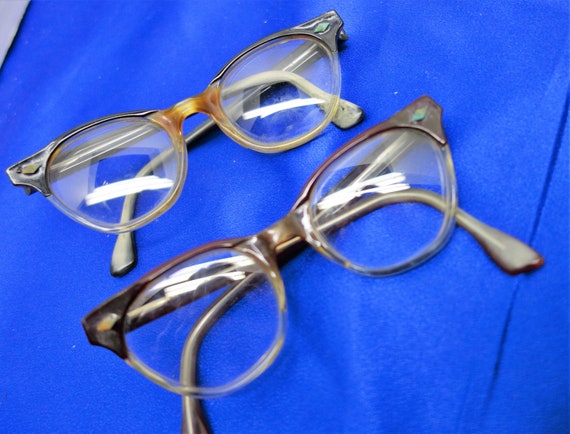 Far Out! 2 Pairs of Vintage Women's Glasses - image 2