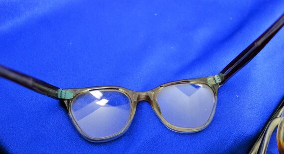 Far Out! 2 Pairs of Vintage Women's Glasses - image 9