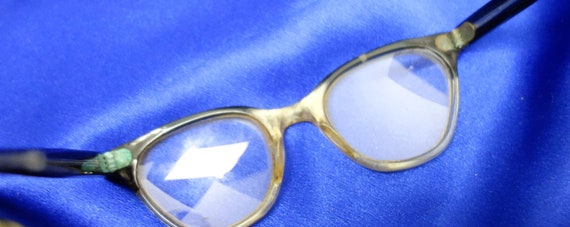Far Out! 2 Pairs of Vintage Women's Glasses - image 5