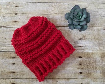 Beanie mit Kordelzug in Rot