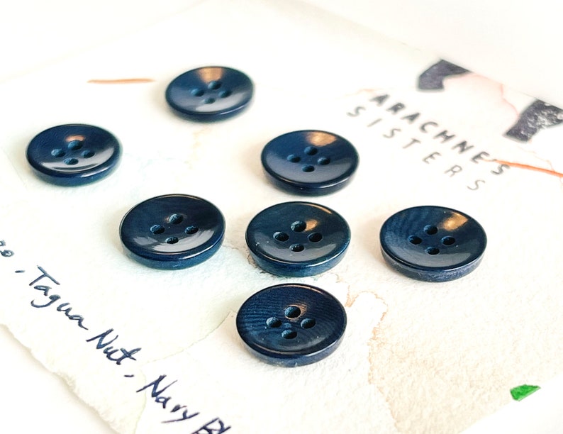 Novedad Dark Navy Blue 4 holes Round Shirting Corozo Buttons Tagua Nut Forest Dark Green 2 holes Round Spanish Vintage Buttons