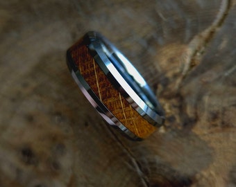 Whiskey Barrel Wood Inlay Ring. Tungsten Wood Ring. whiskey oak Band. Mens Wood Ring. Anniversary, Wedding Ring. Wedding Band. Ring For Men.