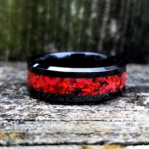 Schwarzer Keramikring: Roter Feueropal, Glowstone Inlay