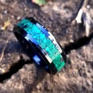 Black ceramic ring with crushed malachite inlay. genuine malachite ring. Malachite ring. wedding ring Mens ring. Womens ring. Sizes 7-13