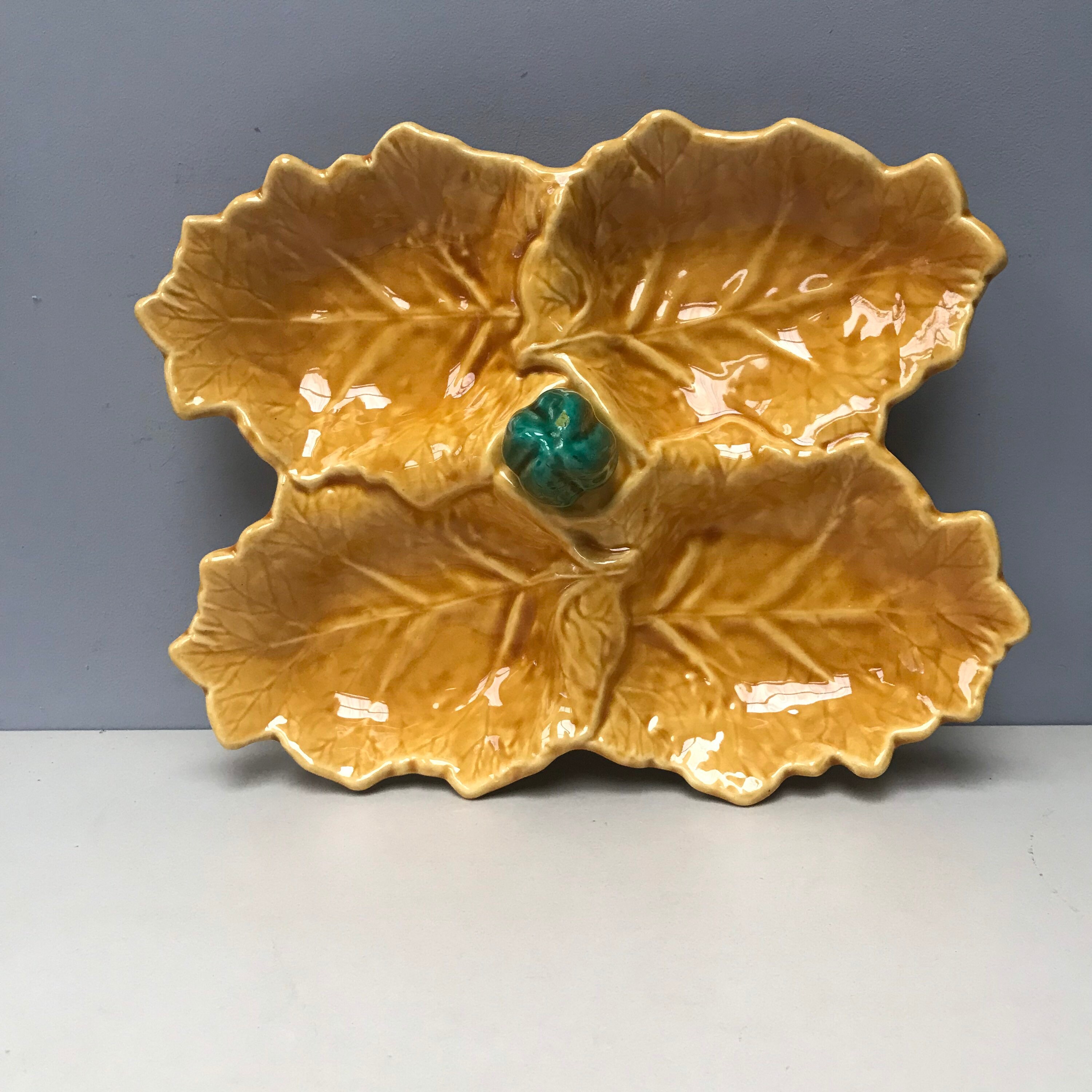 Rare Millésime Des Années 1960 - 1970 Retro Yellow Leaf Servant Bols à Plat Plat. Milieu Du Siècle P