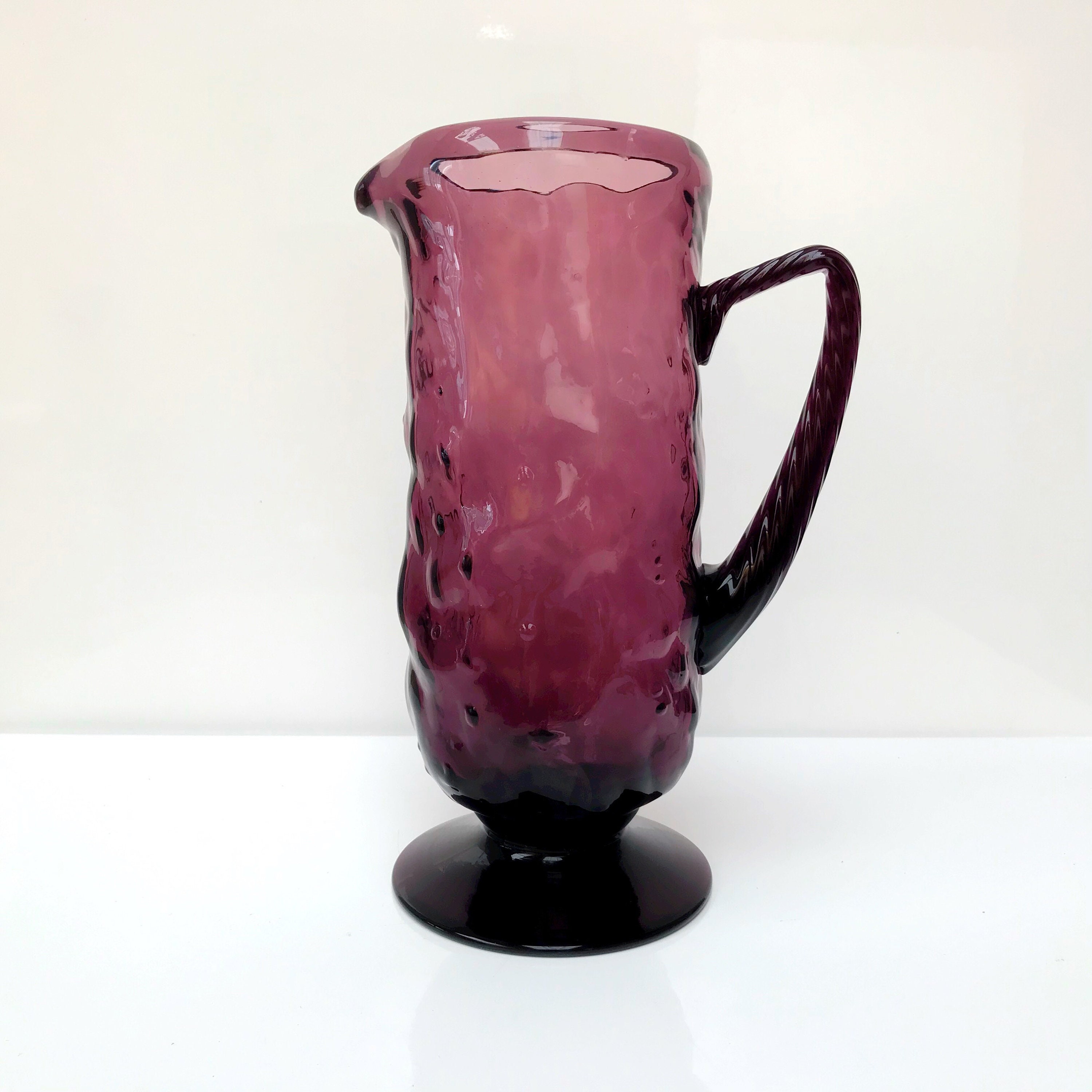 Grand Vintage Français Riche en Améthyste Violet Pichet de Verre Soufflé Forme Libre