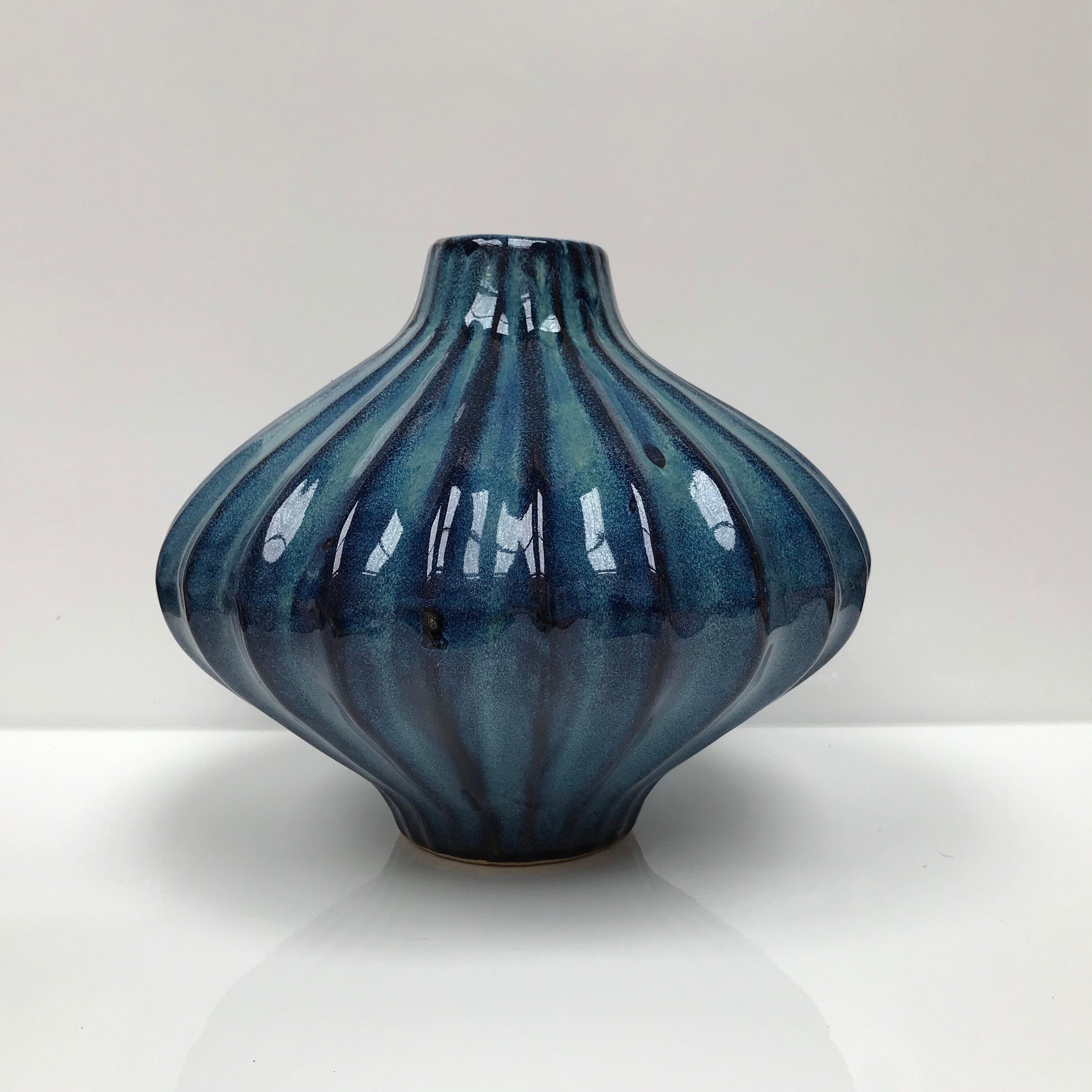 Beau Vase en Céramique Bleue Fabriqué à La Main. Vintage Inhabituelle Poterie Studio Conception Glaç