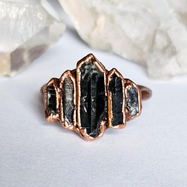 Zwarte puntring Tibetaanse kwarts, zwarte ring met meerdere kristallen, geëlektroformeerde koperen ring, ruwe stenen ring, boho-statementring