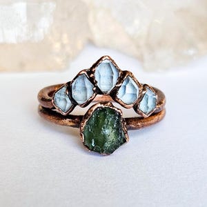 Anillo personalizado de moldavita y diamante Herkimer, anillo de cobre electroformado, anillo de piedra en bruto, anillo bohemio de cobre con moldavita, anillo de piedra en bruto