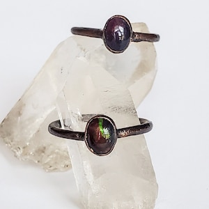 Anello personalizzato con opale nero, anello con opale di fuoco nero etiope, anello elettroformato in rame