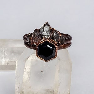 Obsidiaan zeshoek en zwarte Herkimer Diamond Ring Set, alternatieve verlovingsring, geometrische ringset, koperen elektrogevormde ring