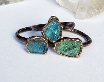 Anillo de aguamarina cruda, anillo electroformado de cobre, anillo de piedra cruda, anillo de aguamarina boho, anillo de aguamarina grande