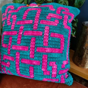 Iona Celtic Knot - Overlay Mosaic Crochet PATTERN - Digital Download in ENGLISH ONLY