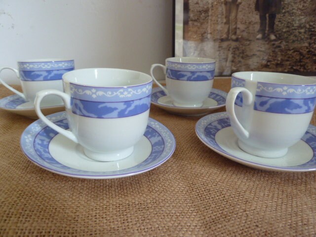 Service à Café Vintage Arcopal France Porcelaine Décor Fleurs Bleues