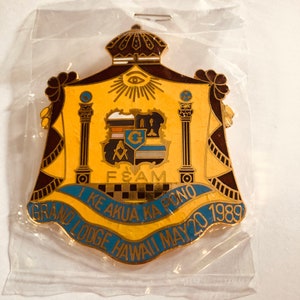 Vintage Masonic Hawaiian Themed Coat of Arms Bolo Tie Medallion - FREE SHIPPING