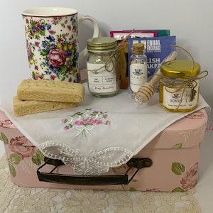 Royal Albert Tea Gift Box: Lady Carlyle Mug, Honey, Shortbread