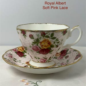 Vintage Royal Albert Old Country Roses Teacup Gift Box | Tea for One Set | Cottagecore Afternoon Tea Care Package for Her RA Soft Pink Lace
