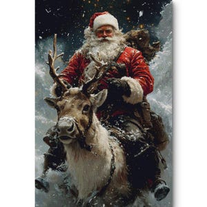 以下が含まれることがあります： 雪景色の中、トナカイに乗ったサンタクロースを描いたキャンバスプリント。サンタは白い毛皮のトリムとマッチする帽子が付いた赤いスーツを着ています。トナカイは茶色と白で、角とハーネスが付いています。絵画風のスタイルで、柔らかな色合いと冬のテーマです。