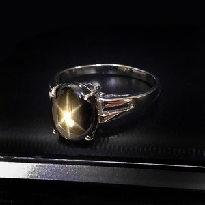 Natural Black Star Sapphire Ring: Sterling Silver, Size 6.5