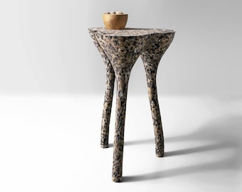 Table d'appoint tripode, accent intérieur sculptural