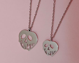 El collar de la manzana envenenada, el más bello de todos.